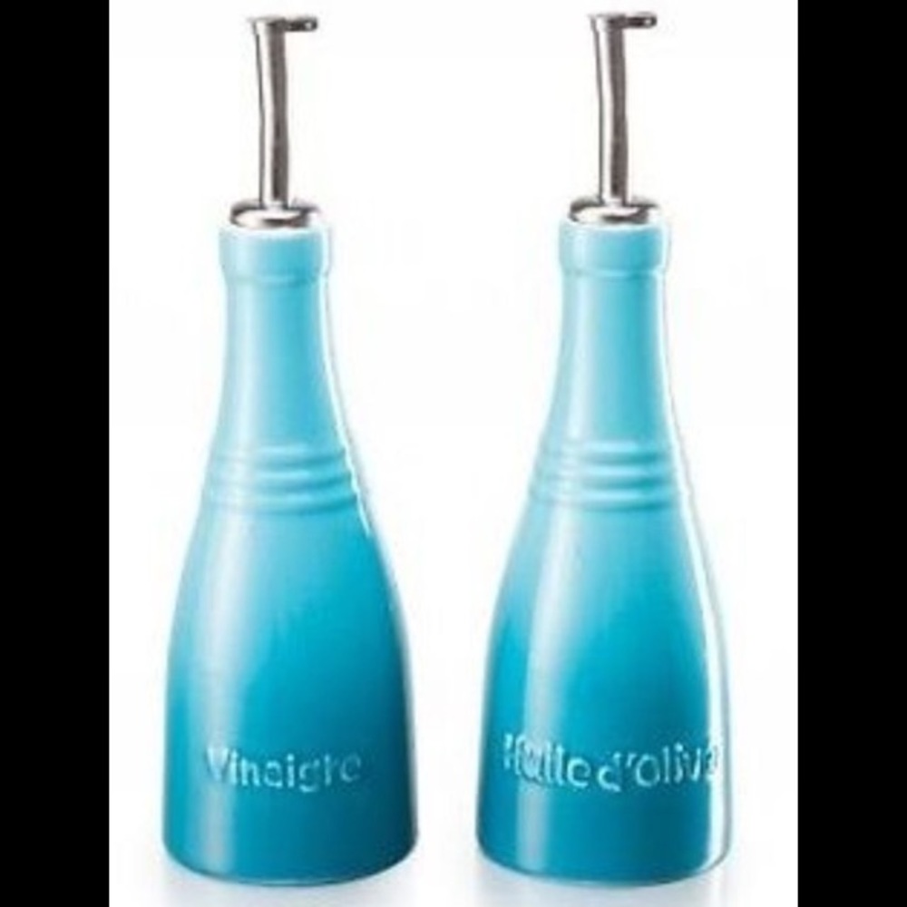 Le Creuset vinegar and olive oil set in Caribbean